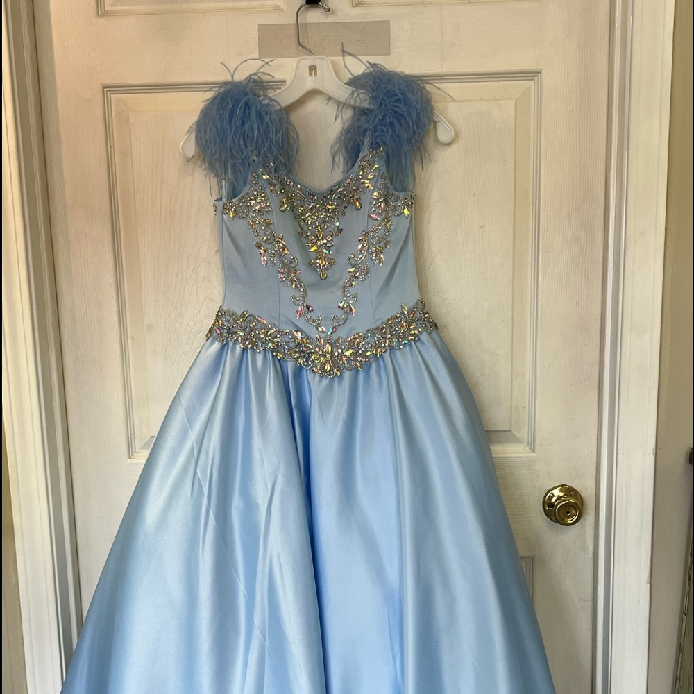 Little Rosie size 10 ice blue
